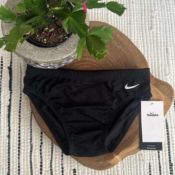 Nike - Picture 2 of 8